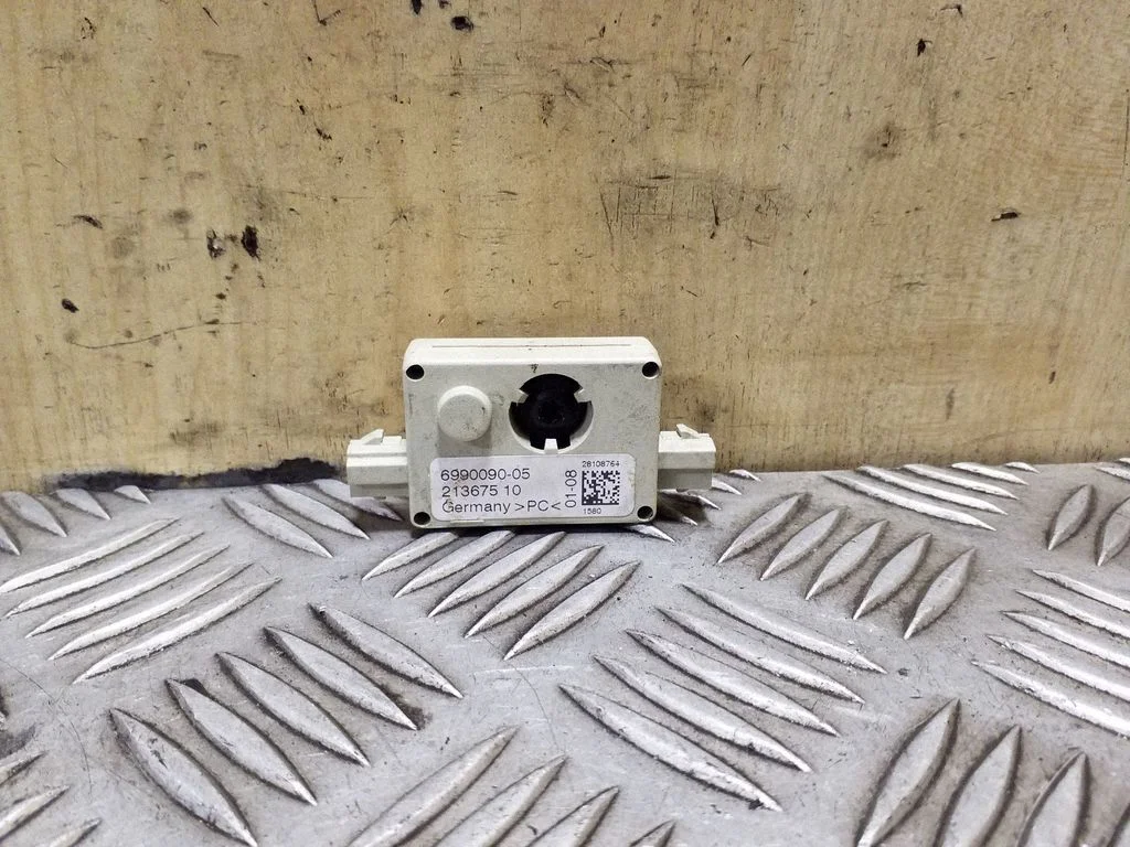Antenas pastiprinātājs 6990090