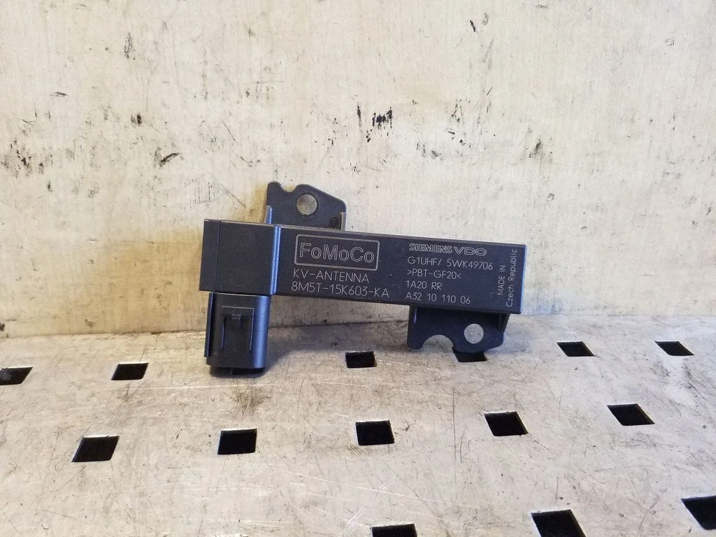 Antenas pastiprinātājs 8M5T15K603KA
