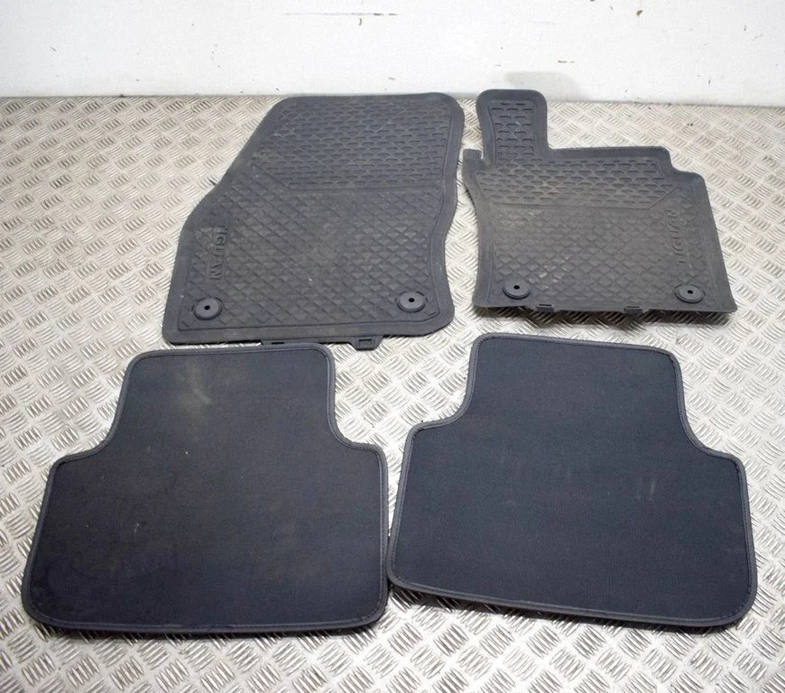 Põrandamattide komplekt 5NC061502