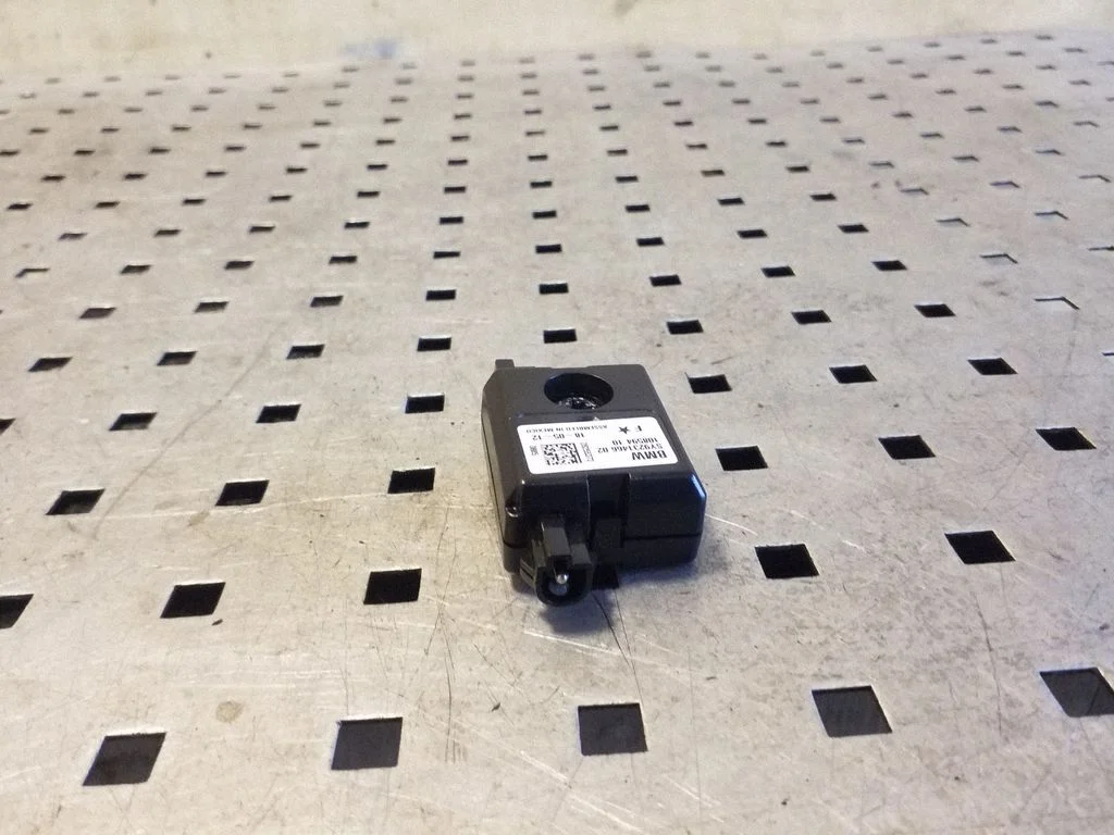 Antenas pastiprinātājs – BMW 3. sērija F30 F35 F31 (2012-2018)
