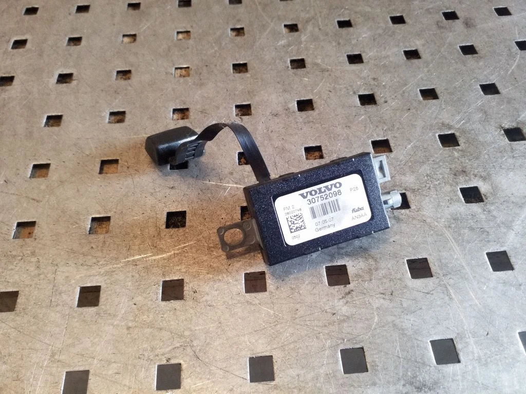 Antenas pastiprinātājs – Volvo XC90 (2007-2014)