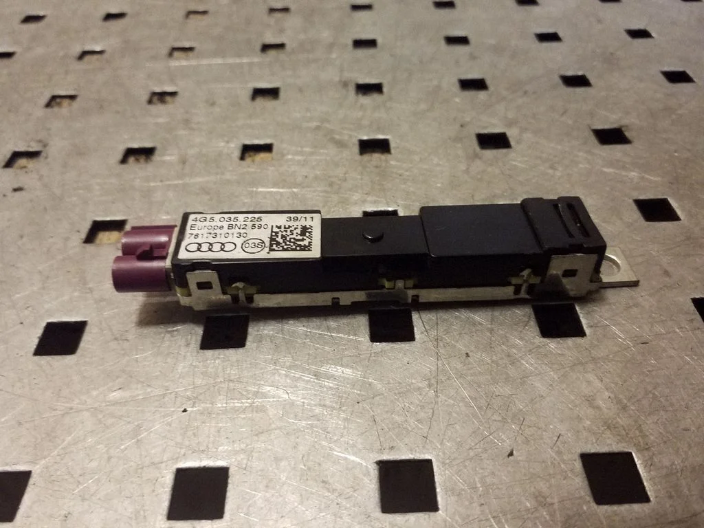 Aerial antenna amplifier – Audi A6 S6 C7 4G (2011-2018)