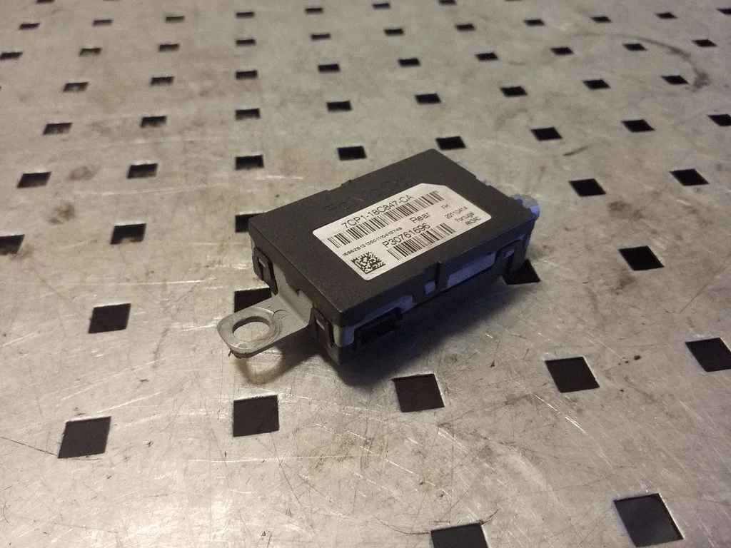 Wzmacniacz antenowy 7CP118C847CA