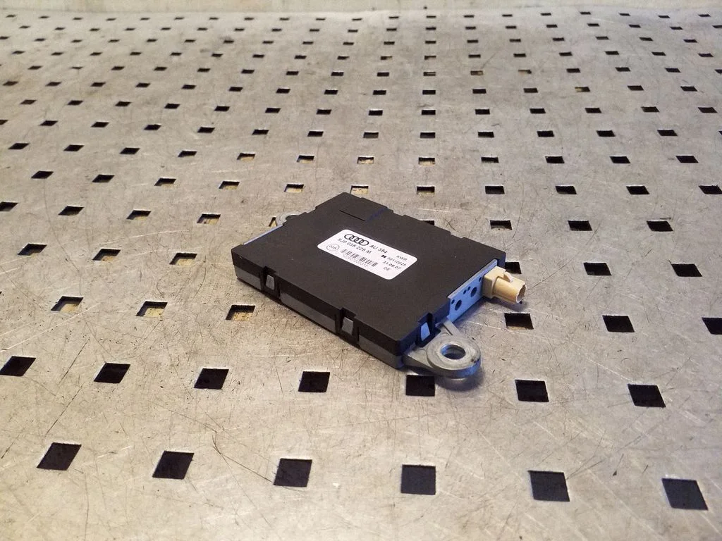Aerial antenna amplifier 8J8035225M