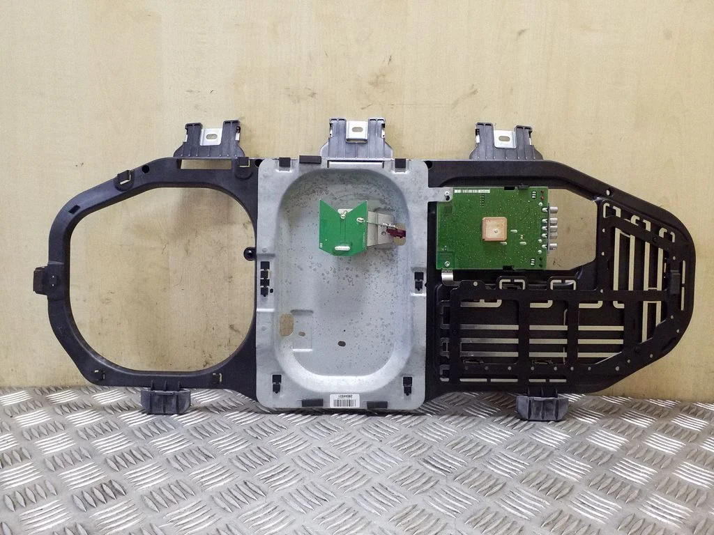 Antenas pastiprinātājs – Mercedes-Benz ML klase W164 (2005-2011)