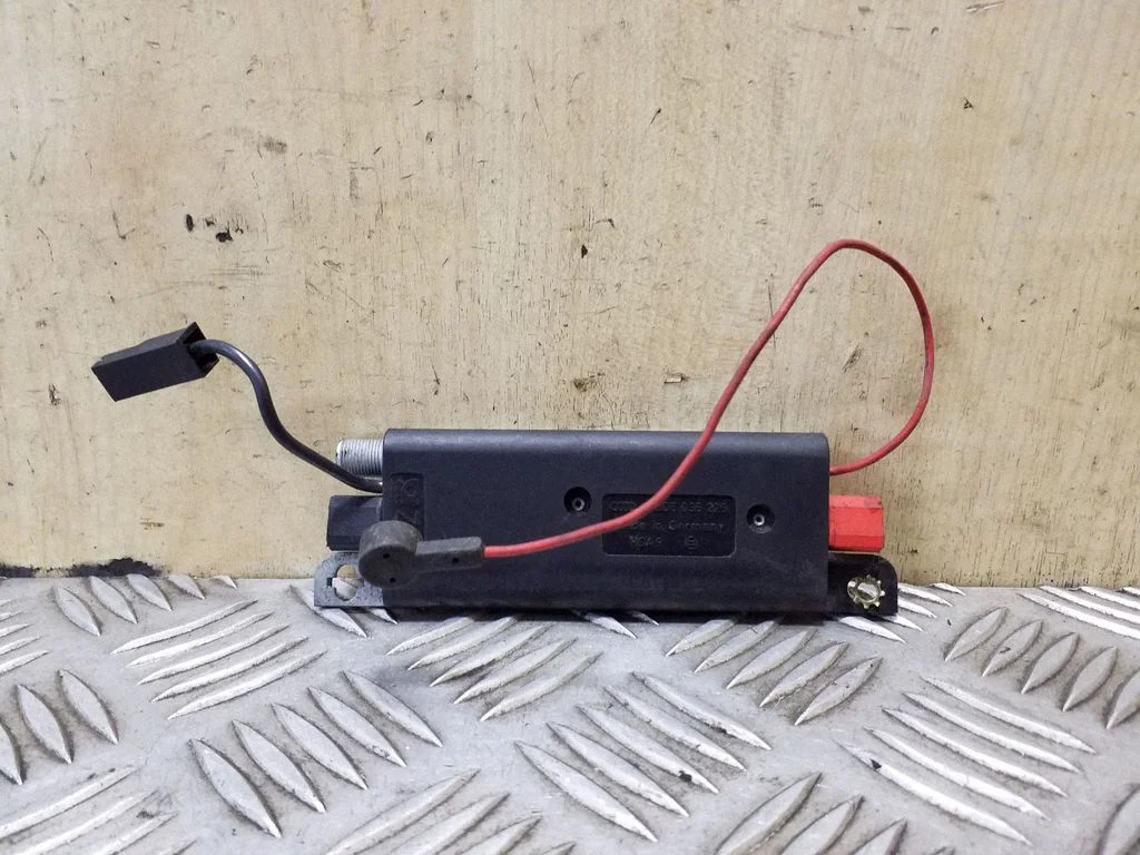 Antenas pastiprinātājs 8D5035225