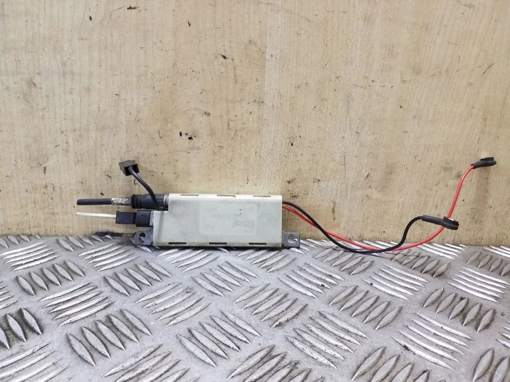 Antenas pastiprinātājs 8D5035225D
