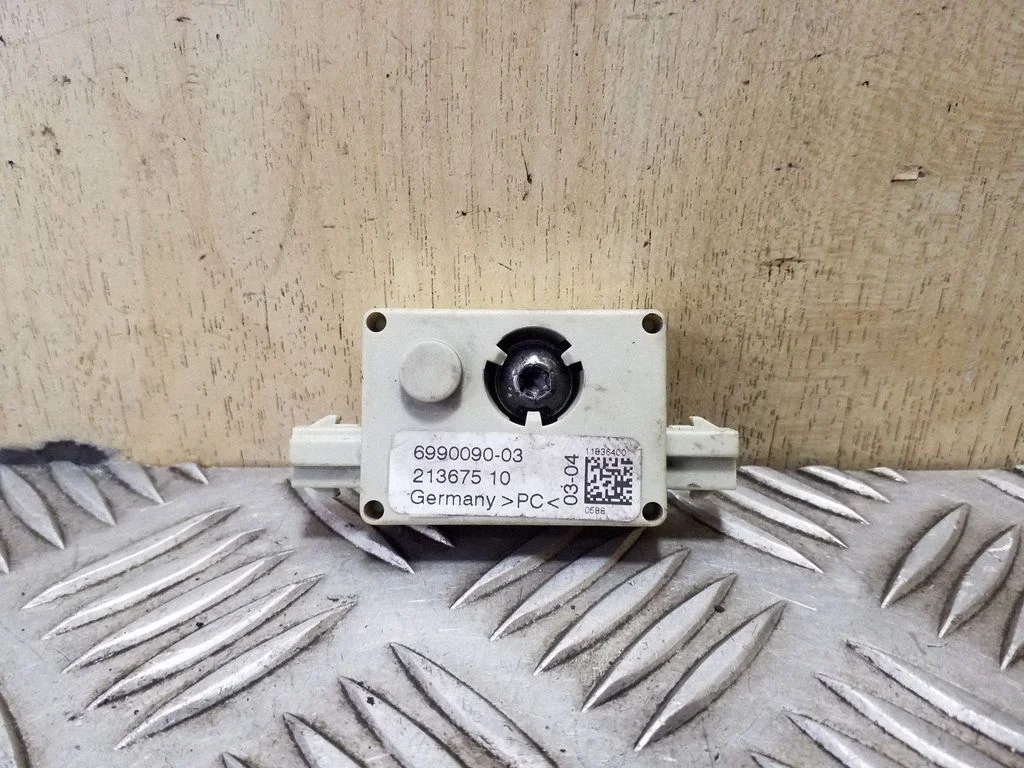 Wzmacniacz antenowy 6990090