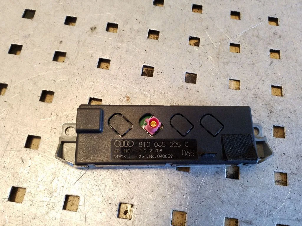 Aerial antenna amplifier – Audi A5 8T 8F (2007-2016)