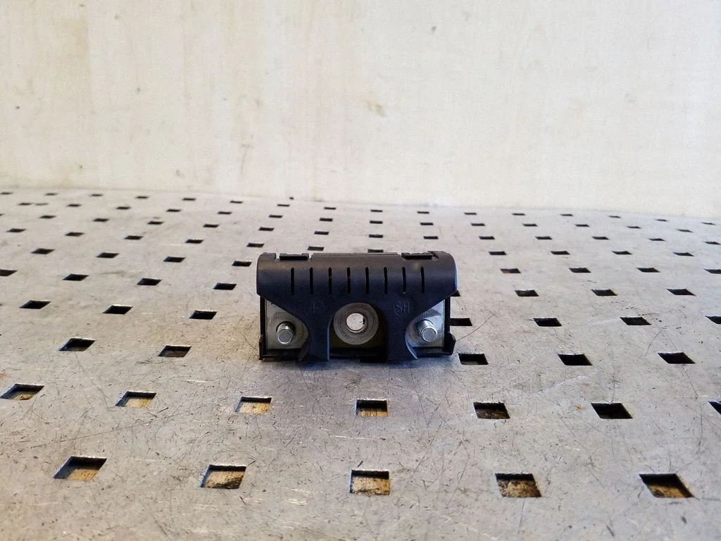 Antenas pastiprinātājs 8T8035570