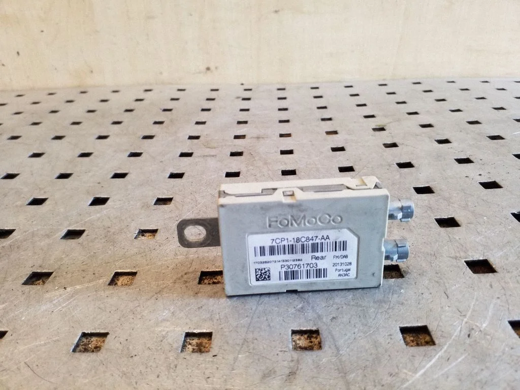 Antenas pastiprinātājs – Volvo V40 (2012-2019)