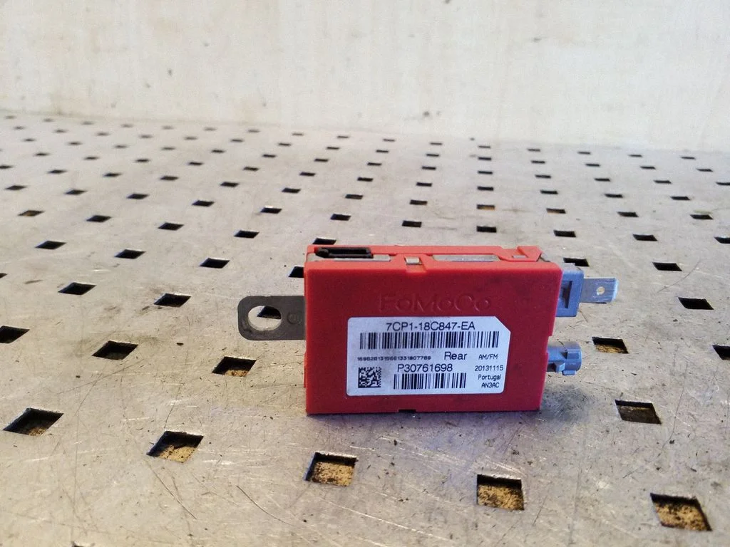 Aerial antenna amplifier – Volvo V40 (2012-2019)