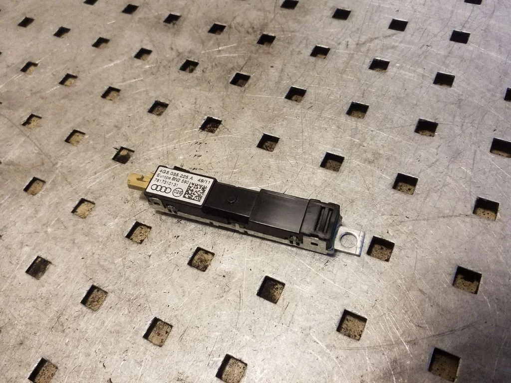 Aerial antenna amplifier – Audi A6 S6 C7 4G (2011-2018)