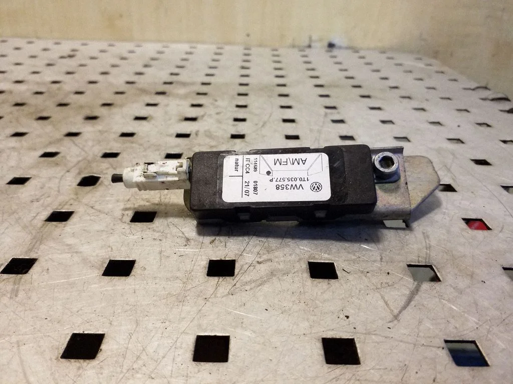 Aerial antenna amplifier – Volkswagen Touran I (2003-2010)