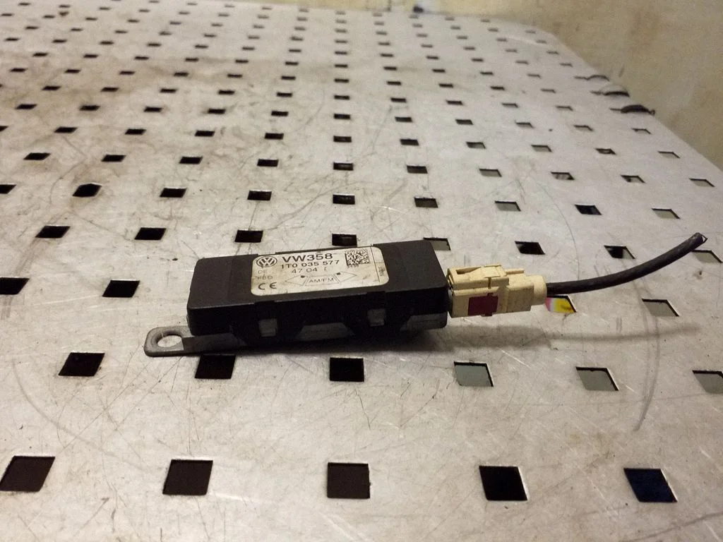 Antenas pastiprinātājs 1T0035577
