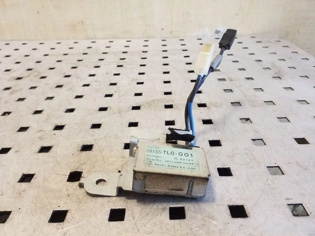 Aerial antenna amplifier – Honda Accord (2008-2016)