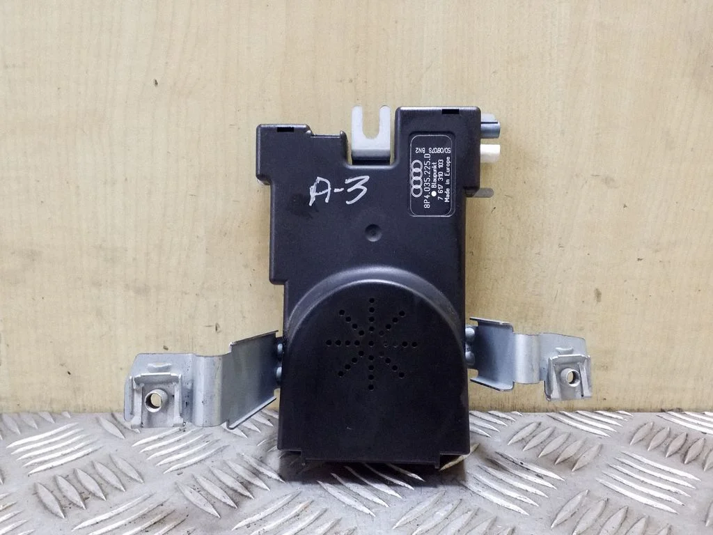 Wzmacniacz antenowy 8P4035225D