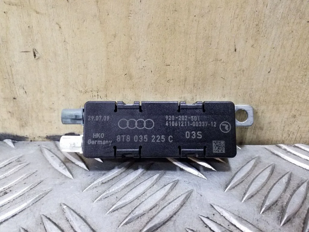 Antenas pastiprinātājs 8T8035225C