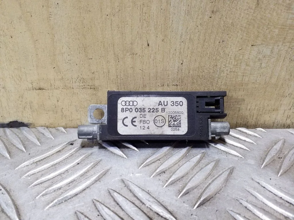 Aerial antenna amplifier – Audi A3 S3 8P (2003-2012)