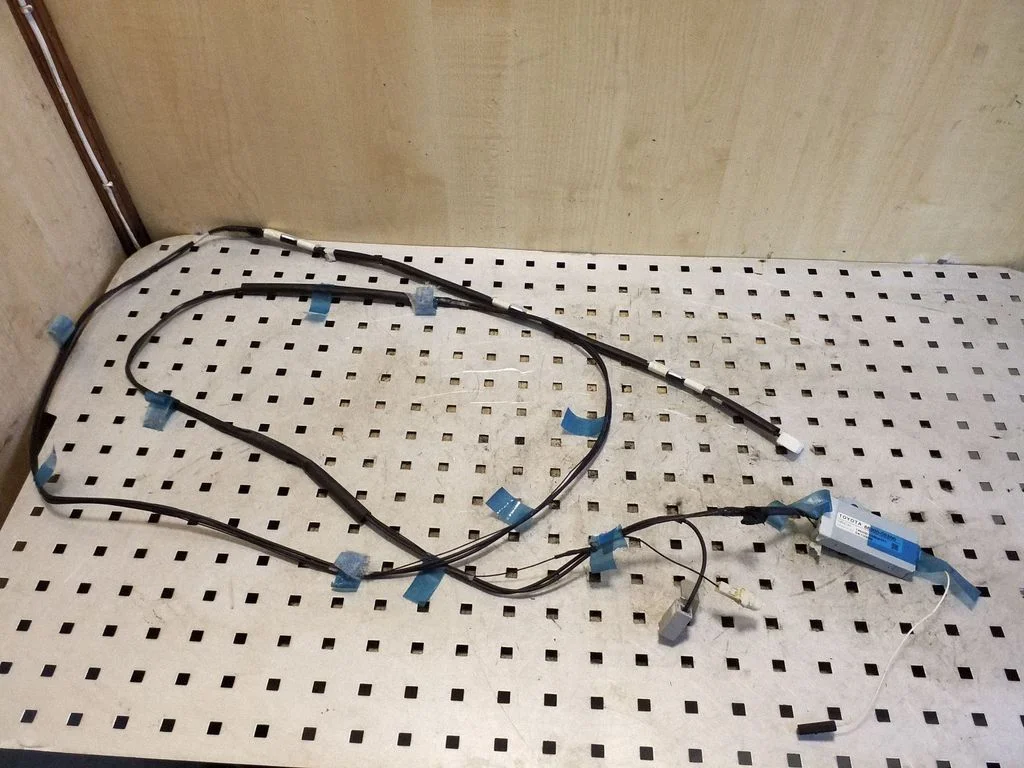 Aerial antenna amplifier – Toyota Avensis T270 (2012-2015)