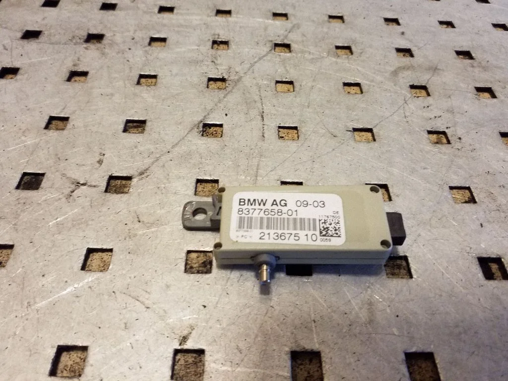 Aerial antenna amplifier – BMW X5 E53 (1999-2006)
