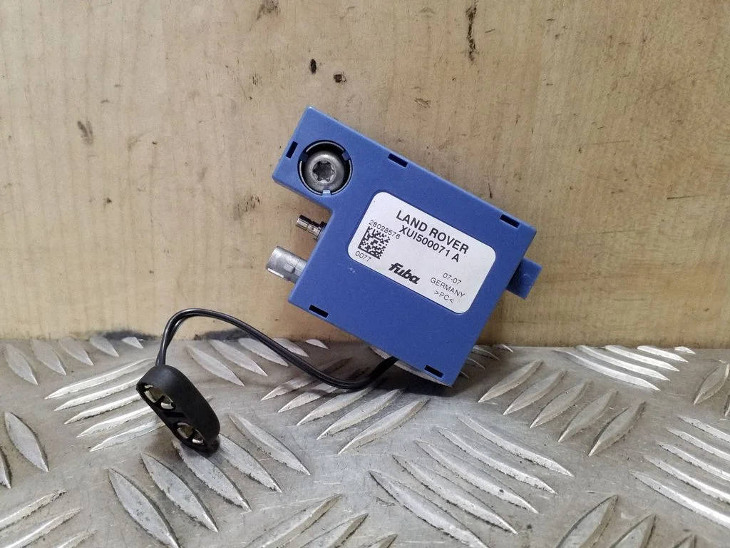 Aerial antenna amplifier – Land Rover Range Rover Sport L320 (2005-2013)