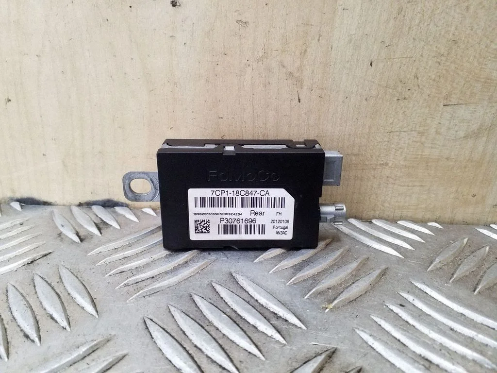 Antenas pastiprinātājs 7CP118C847CA