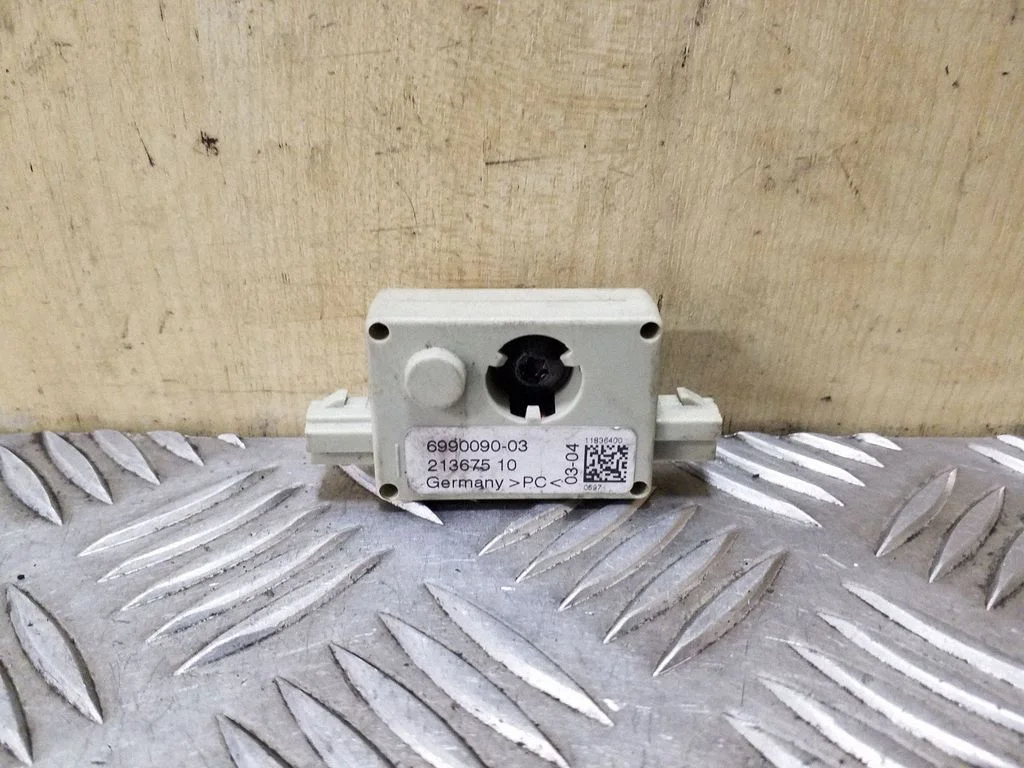 Antenas pastiprinātājs 6990090