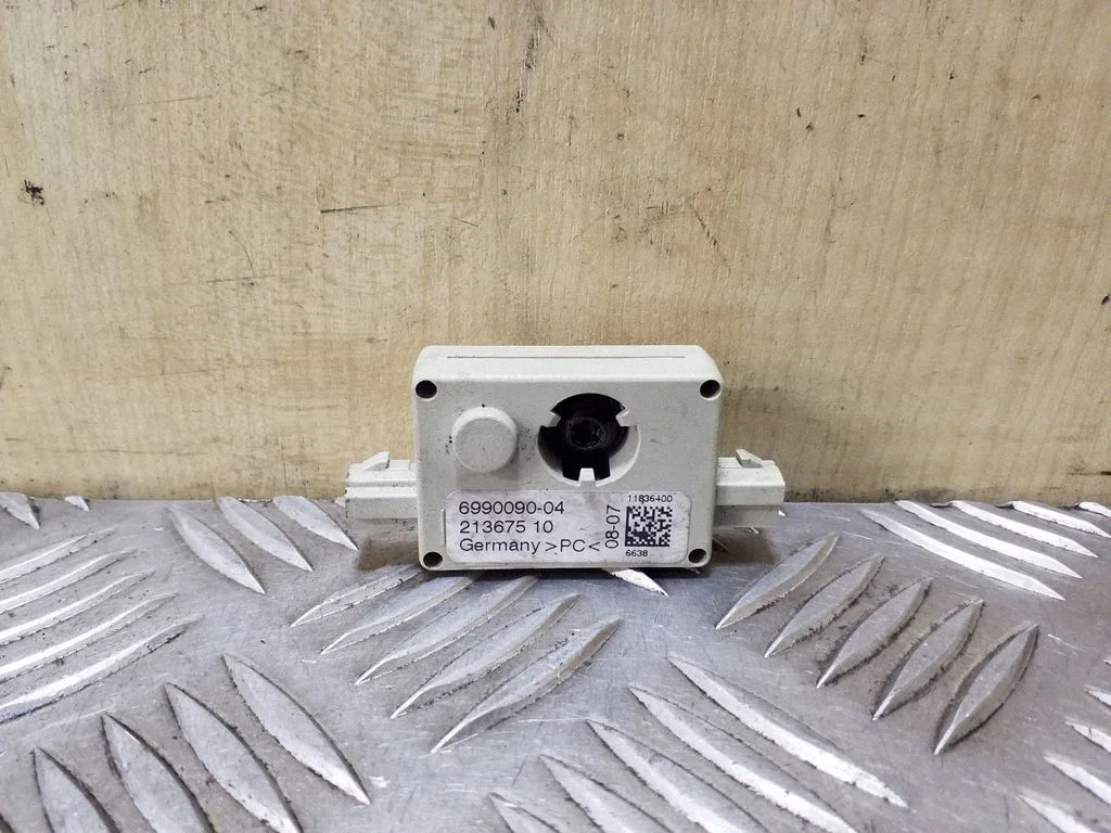 Antenas pastiprinātājs 6990090