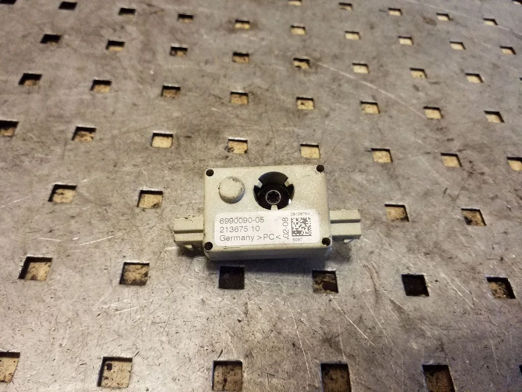 Aerial antenna amplifier – BMW X3 E83 (2003-2010)