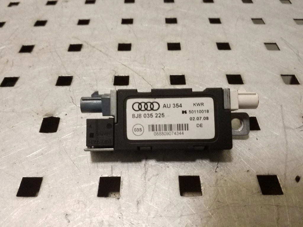 Aerial antenna amplifier 8J8035225A