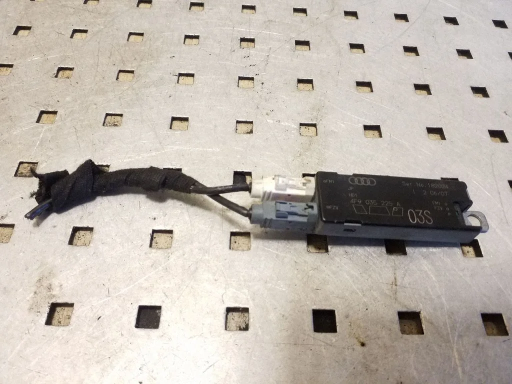 Antenas pastiprinātājs – Audi A6 Allroad C5 (1999-2005)