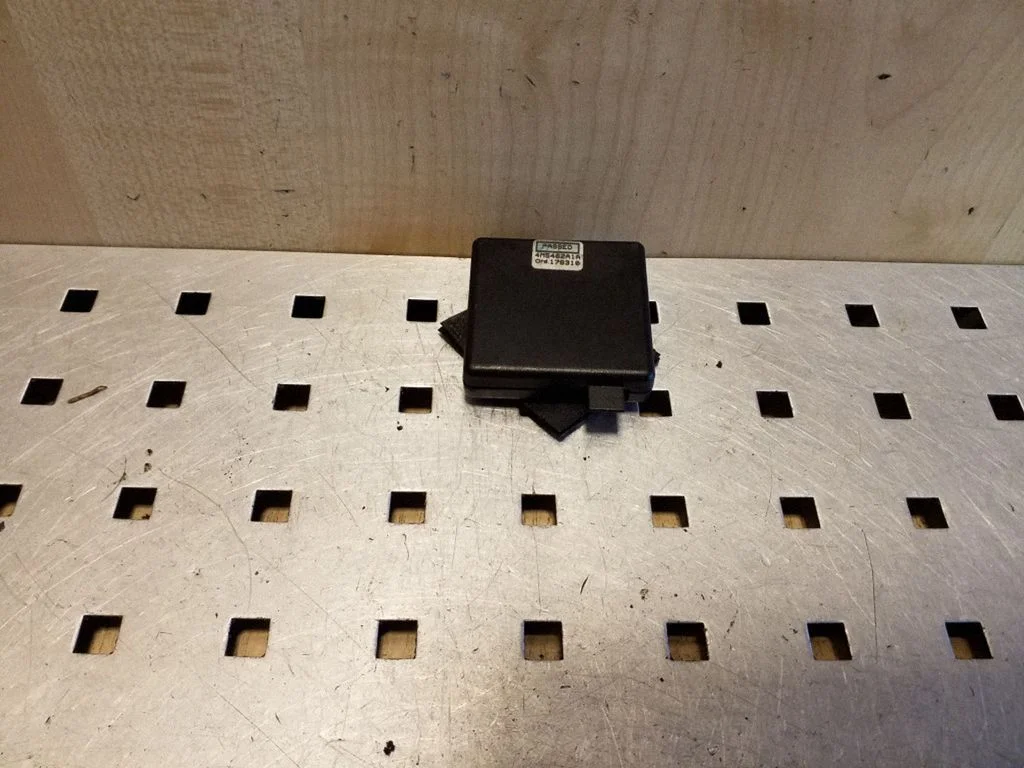 Aerial antenna amplifier – Mitsubishi Outlander (2001-2007)