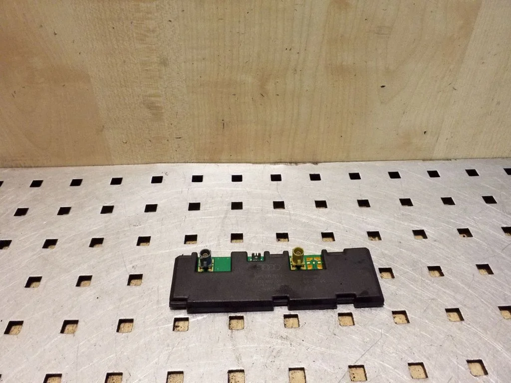 Antenas pastiprinātājs 4F5035225AJ