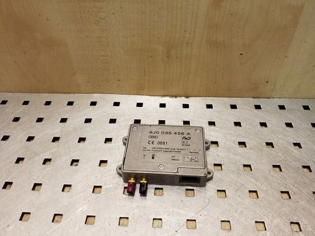 Antenas pastiprinātājs 8J0035456A