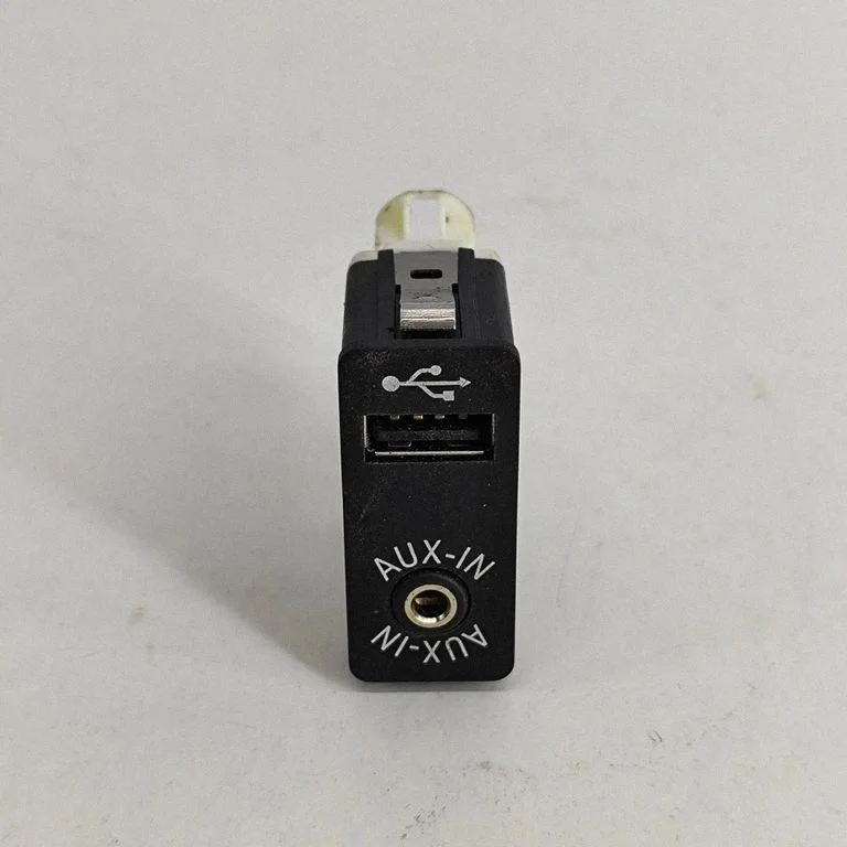 Gniazdo AUX – BMW Seria 1 E82 E88 (2007-2014)