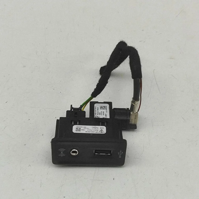 AUX in-socket connector 9P1035222A