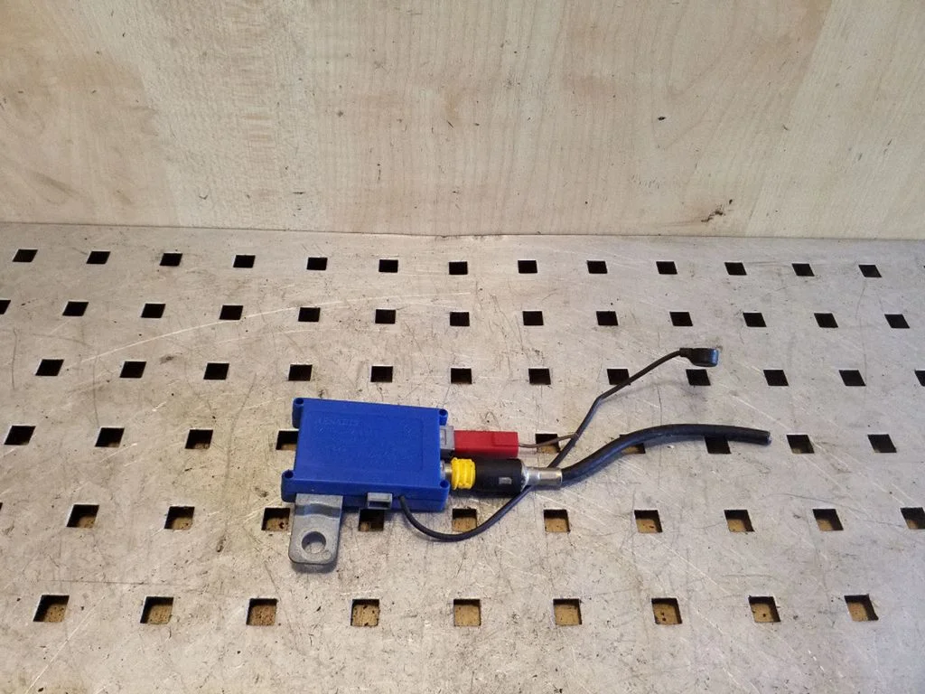 Aerial antenna amplifier – Renault Laguna II (2001-2007)