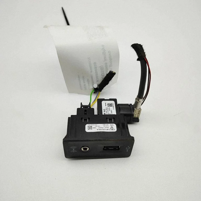 AUX ligzda 9P1035222A