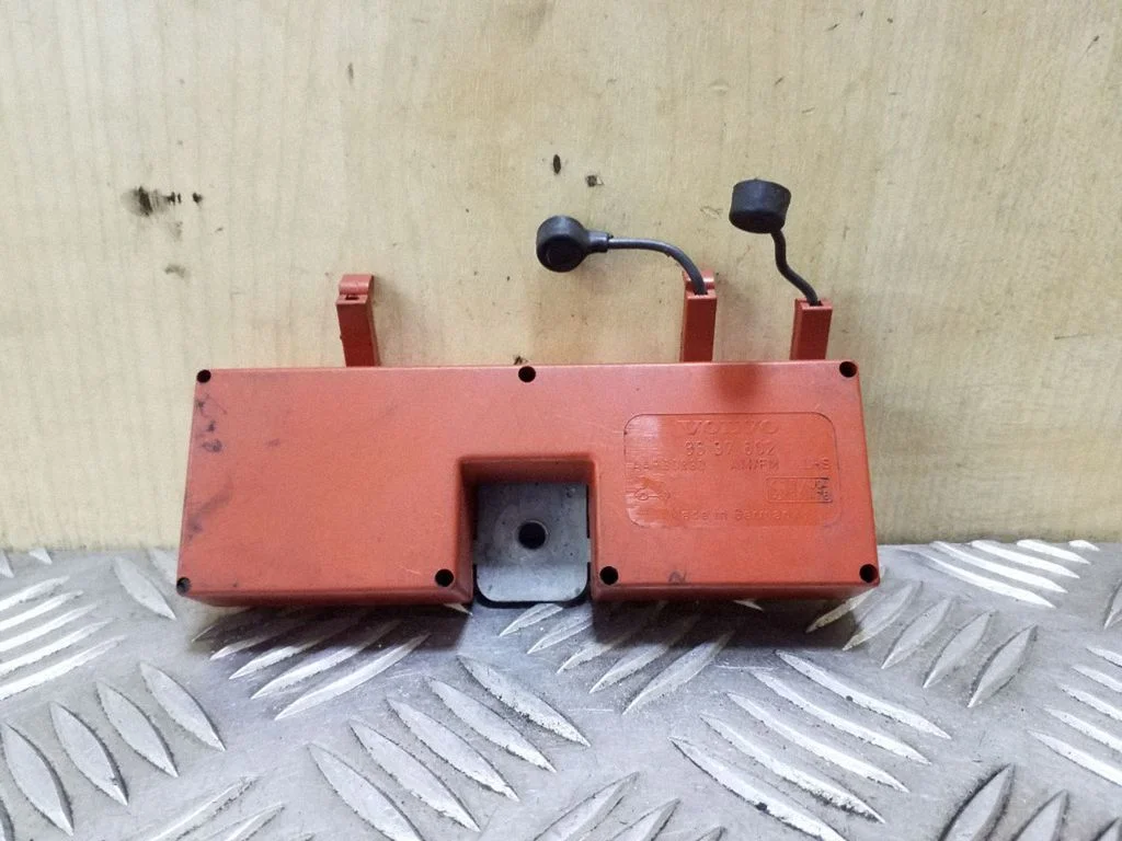 Antenas pastiprinātājs – Volvo V70 (2000-2004)