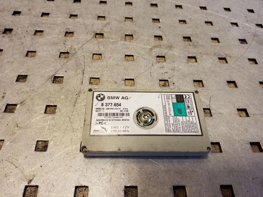 Antenas pastiprinātājs – BMW X5 E53 (1999-2006)