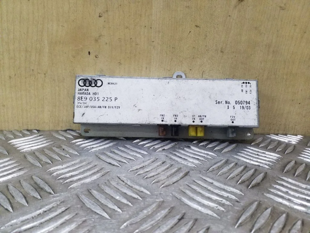 Aerial antenna amplifier 8E9035225P