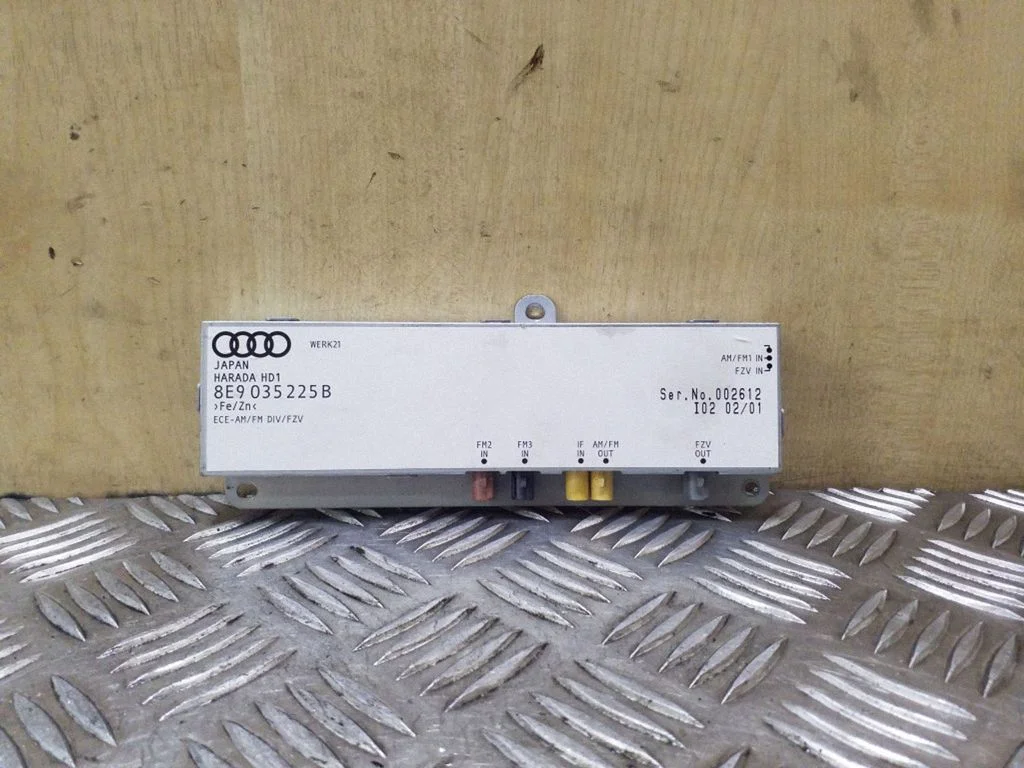 Antenni võimendi – Audi A4 S4 B6 8E 8H (2001-2005)