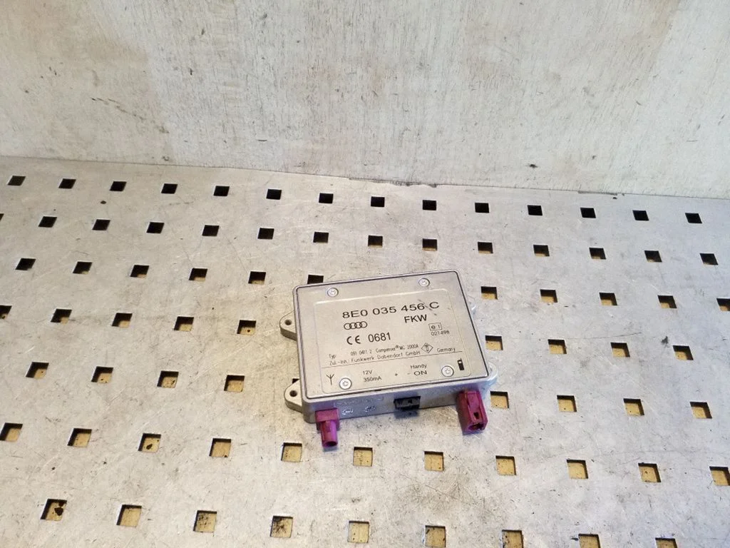 Wzmacniacz antenowy – Audi A6 Allroad C6 (2006-2011)