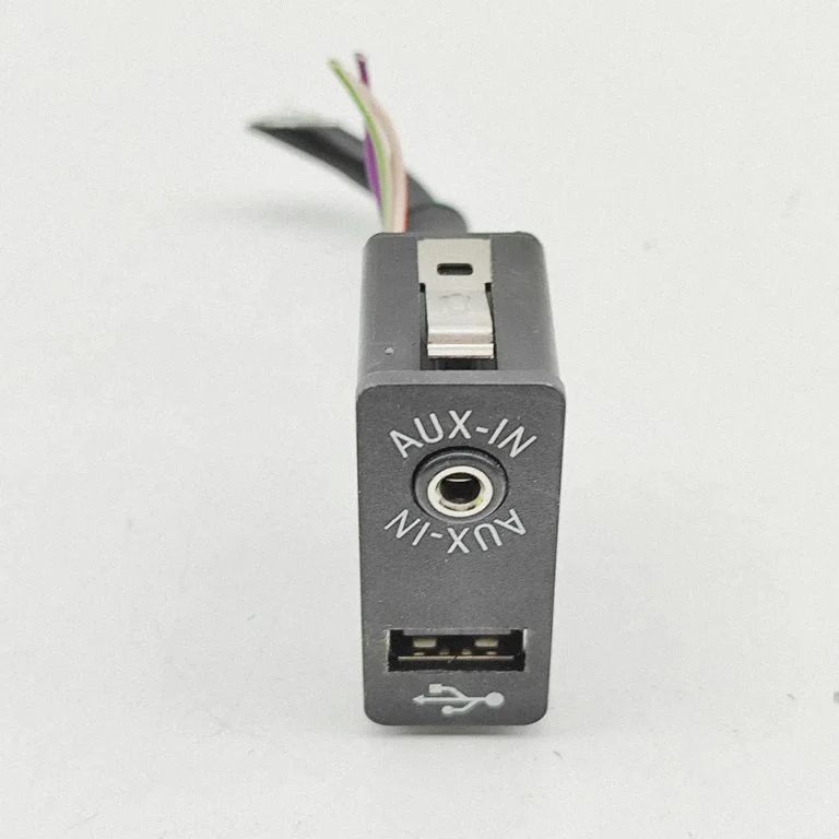Gniazdo AUX – BMW Seria 6 F12 F13 (2010-2018)