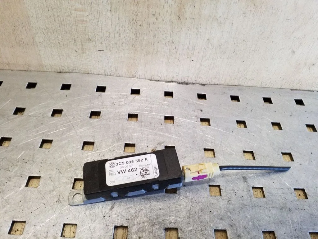 Antenas pastiprinātājs 3C9035552A