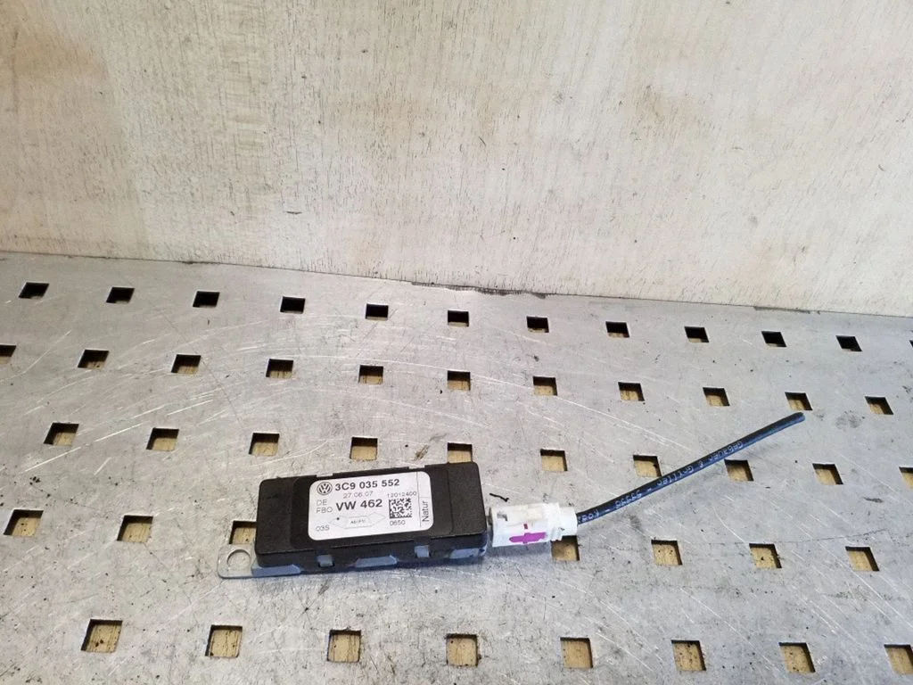Antenas pastiprinātājs 3C9035552