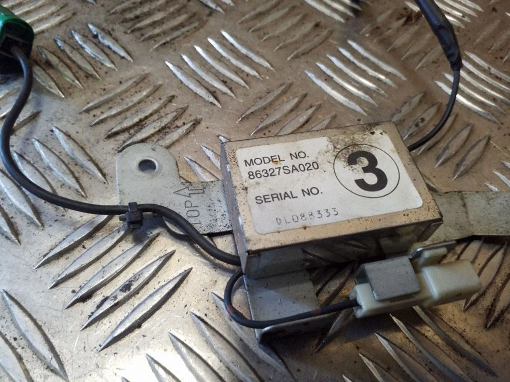 Aerial antenna amplifier – Subaru Forester SG (2003-2005)