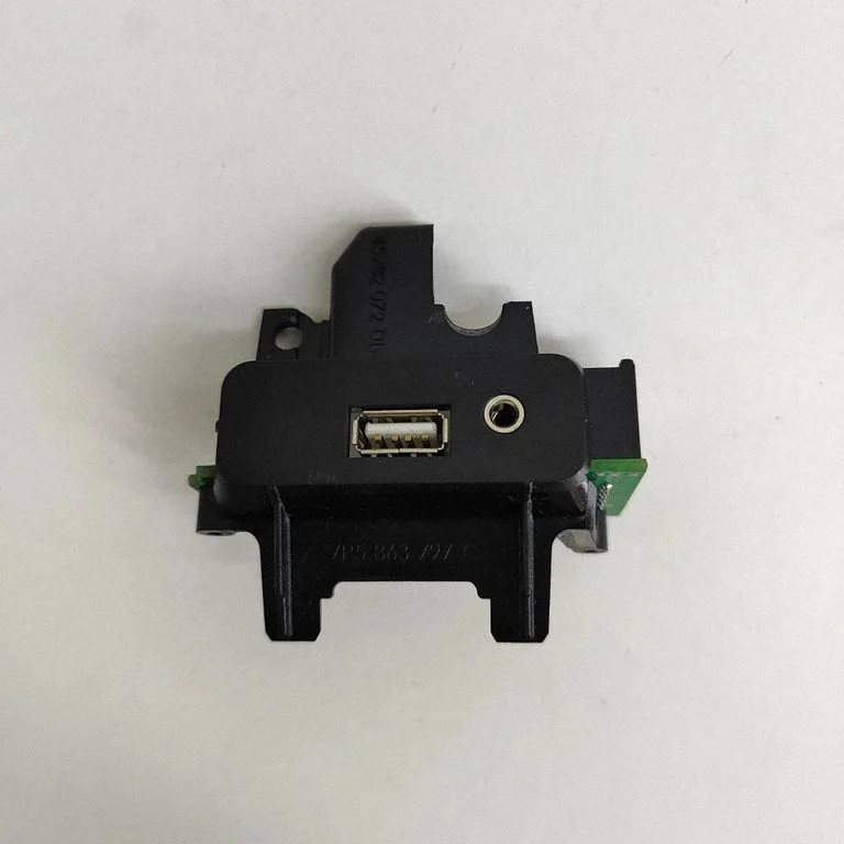 AUX ligzda 7PP035727B