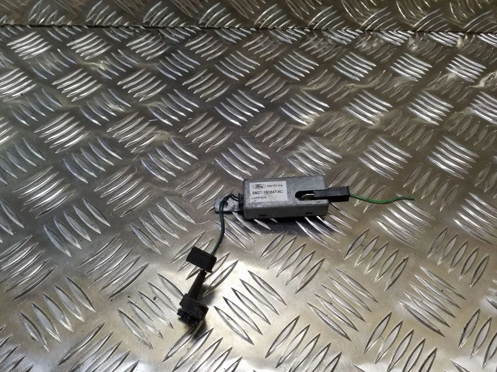 Antenas pastiprinātājs 6M2T18C847AC